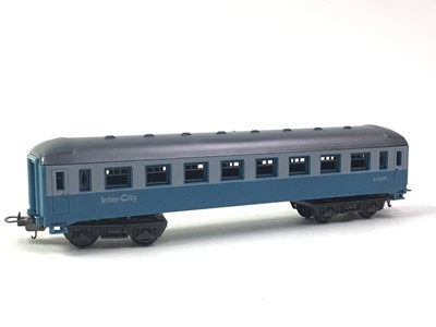 Lot 105 - LIMA HO ELECTRIC TRAIN SET