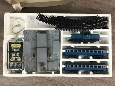 Lot 105 - LIMA HO ELECTRIC TRAIN SET