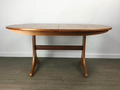 Lot 122 - G PLAN TEAK OVAL EXTENDING DINING TABLE