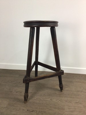 Lot 162 - STAINED OAK BAR STOOL