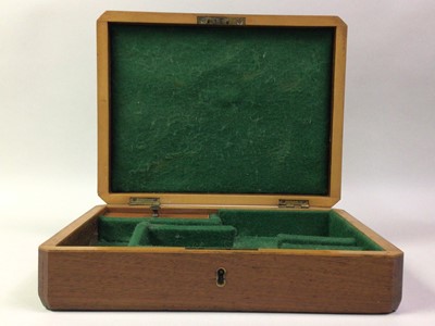 Lot 556 - MAHOGANY POCKET PISTOL CASE