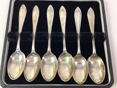 Lot 327 - GROUP OF SILVER TEA SPOONS