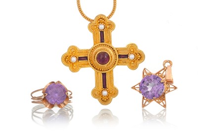 Lot 526 - GEM SET CROSS PENDANT