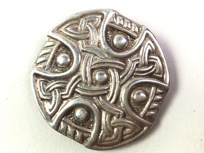 Lot 392 - CELTIC DESIGN SILVER BROOCH