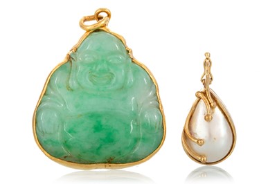 Lot 545 - GREEN HARDSTONE BUDDHA PENDANT