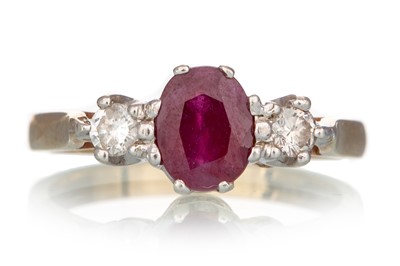 Lot 563 - RUBY AND DIAMOND RING