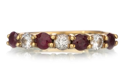 Lot 569 - RUBY AND DIAMOND RING