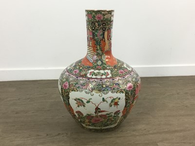 Lot 440 - CHINESE FAMILLE ROSE VASE