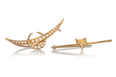 Lot 579 - TWO BAR BROOCHES