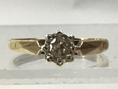 Lot 511 - DIAMOND SOLITAIRE RING