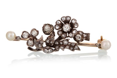 Lot 595 - DIAMOND AND PEARL BAR BROOCH