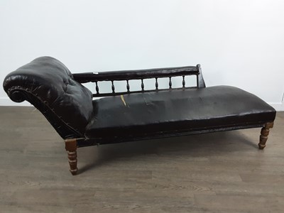 Lot 585 - VICTORIAN CHAISE LONGUE