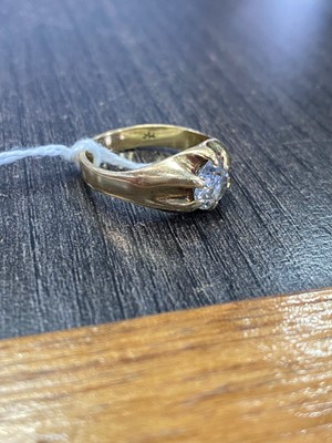 Lot 614 - DIAMOND GYPSY RING