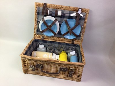 Lot 188 - VINTAGE PICNIC SET