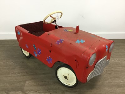 Lot 699 - TRI-ANG TIN PLATE PEDAL CAR