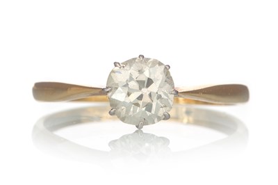 Lot 632 - DIAMOND SOLITAIRE RING