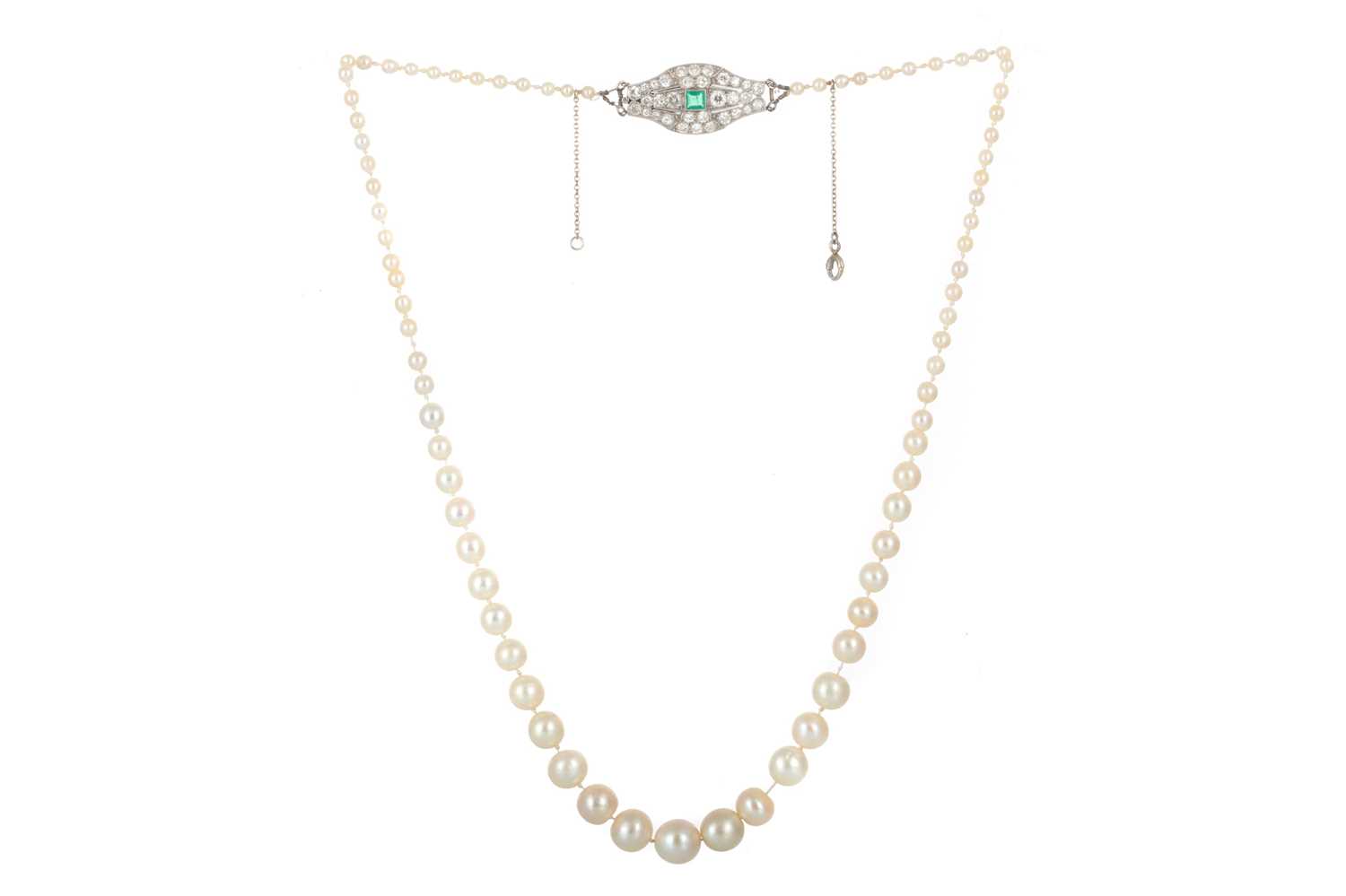 Lot 642 - CULTURED PEARL NECKLACE