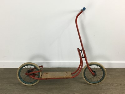 Lot 747 - VINTAGE TRIANG CHILD'S SCOOTER