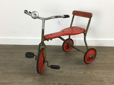 Lot 747 - VINTAGE TRIANG CHILD'S SCOOTER