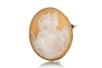 Lot 656 - CAMEO BROOCH