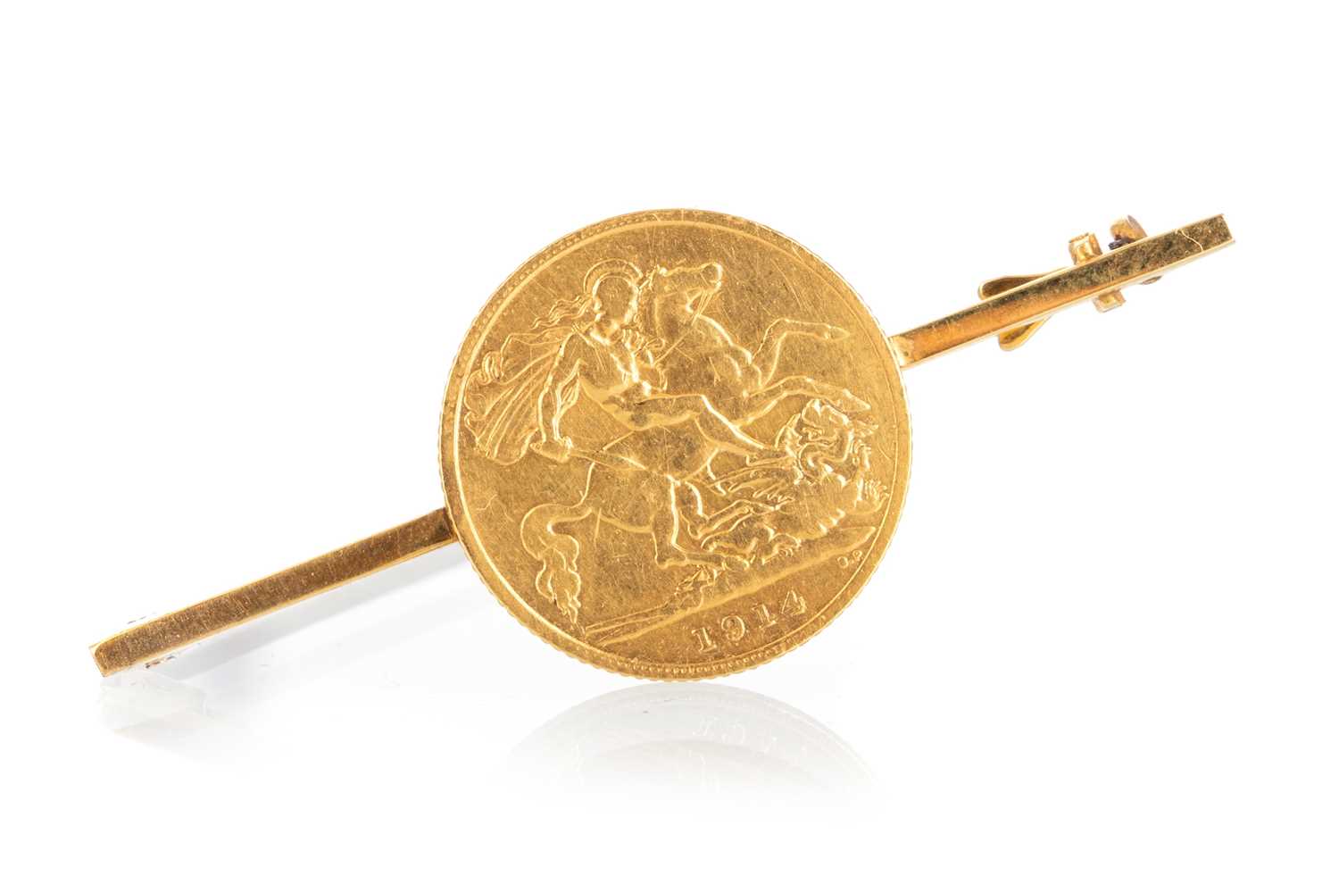 Lot 31 - GEORGE V GOLD HALF SOVEREIGN BAR BROOCH