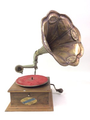 Lot 803 - CONTINENTAL TABLETOP GRAMOPHONE