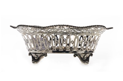 Lot 794 - GEORGE V SILVER BREADBASKET