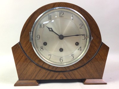 Lot 795 - MAHOGANY MANTEL CLOCK