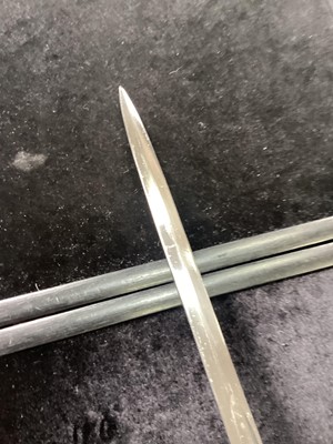 Lot 4 - BRITISH ROYAL NAVAL OFFICER'S DRESS SWORD