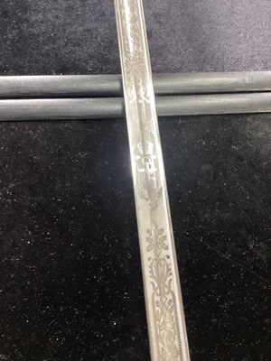 Lot 4 - BRITISH ROYAL NAVAL OFFICER'S DRESS SWORD