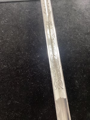 Lot 4 - BRITISH ROYAL NAVAL OFFICER'S DRESS SWORD