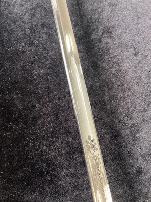 Lot 4 - BRITISH ROYAL NAVAL OFFICER'S DRESS SWORD