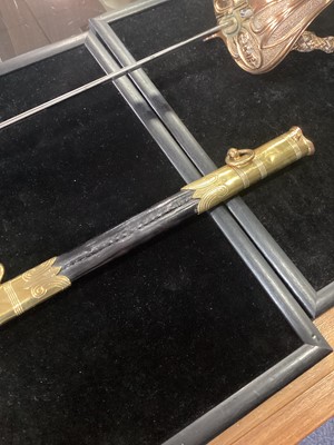 Lot 4 - BRITISH ROYAL NAVAL OFFICER'S DRESS SWORD