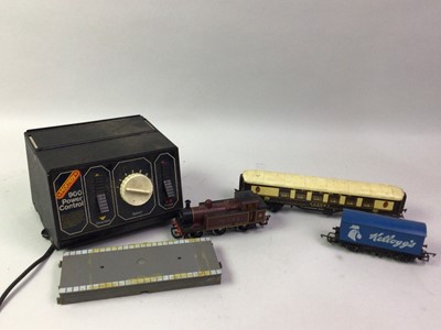 Lot 2 - GROUP OF 00 GAUGE RAILWAY ITEMS