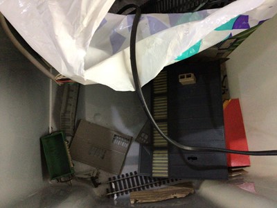 Lot 2 - GROUP OF 00 GAUGE RAILWAY ITEMS