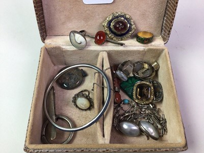 Lot 47 - COLLECTION OF AGATE AND OTHER JEWELLERY