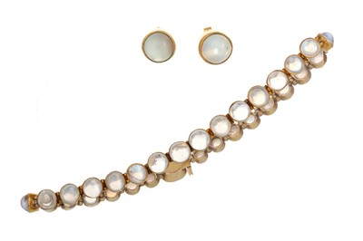 Lot 663 - MOONSTONE BRACELET AND PAIR OF EARRINGS