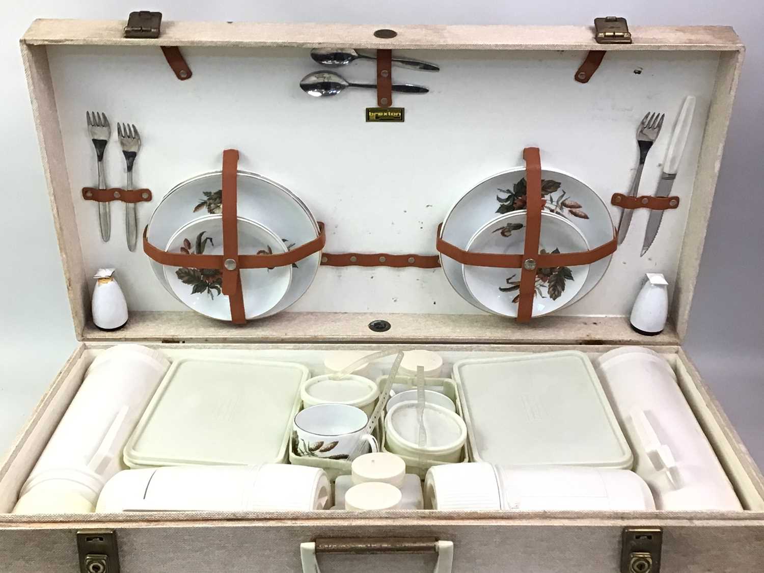 Lot 102 - BREXTON PICNIC SET