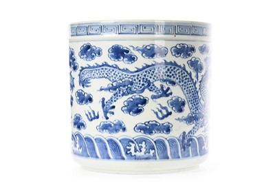 Lot 1210 - CHINESE BLUE AND WHITE PLANTER