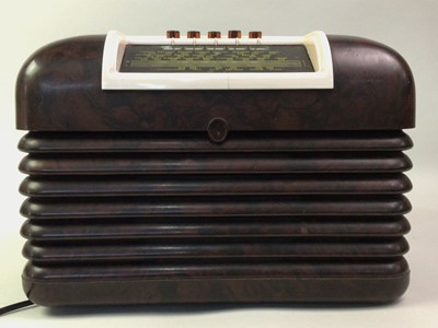 Lot 198 - VINTAGE BUSH MAINS RADIO