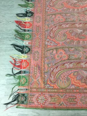 Lot 337 - KASHMIR PAISLEY SHAWL