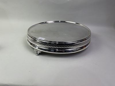 Lot 221 - SILVER PLATED CIRCULAR CAKE STAND