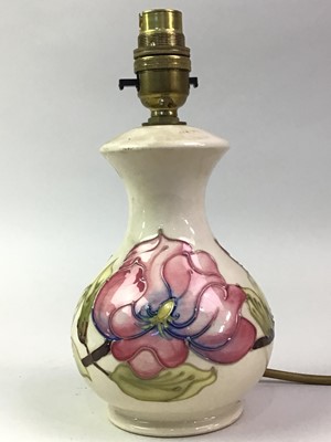 Lot 259 - MODERN MOORCROFT TABLE LAMP