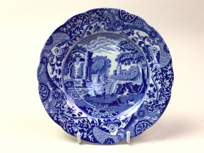 Lot 454 - GROUP OF CERAMICS