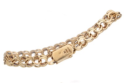 Lot 676 - FOURTEEN CARAT GOLD BRACELET