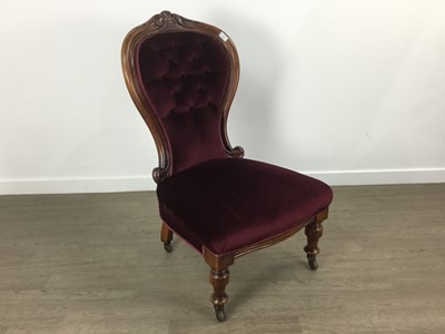 Lot 472 - VICTORIAN MAHOGANY GOSSIP CHAIR