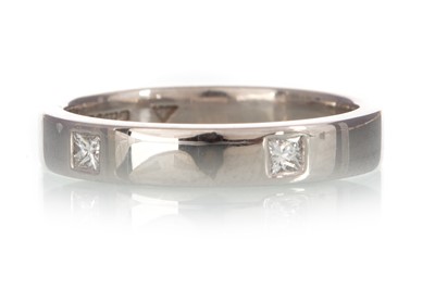 Lot 686 - DIAMOND BAND