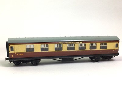 Lot 540 - GROUP OF MODEL RAILWAY ITEMS