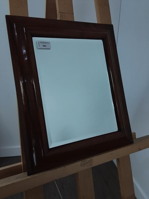 Lot 471 - WALL MIRROR