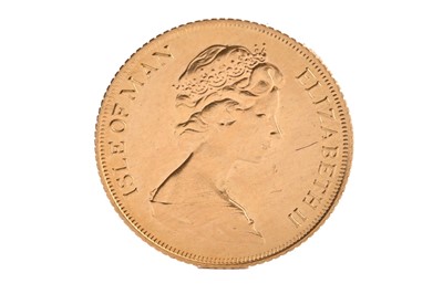 Lot 82 - ELIZABETH II ISLE OF MAN GOLD HALF SOVEREIGN